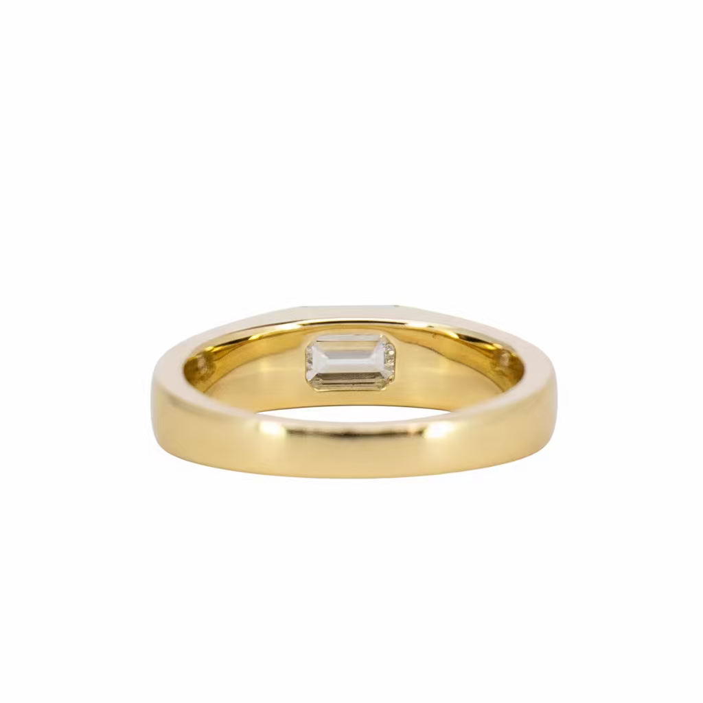 Signet Ring | 9 Karat Yellow Gold | Lab-created Diamond | Emerald 0.40ct