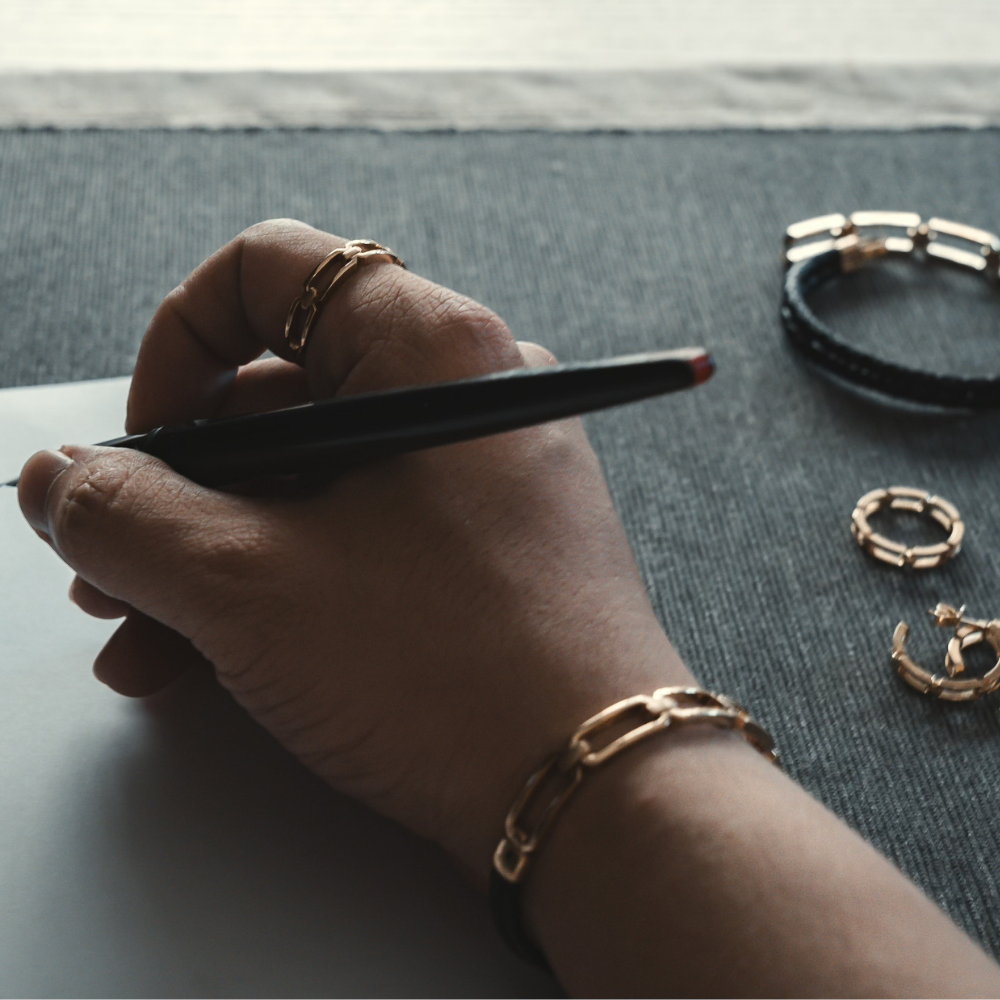 Chunky Chain Links & Leather Bracelet | 9K Yellow Gold