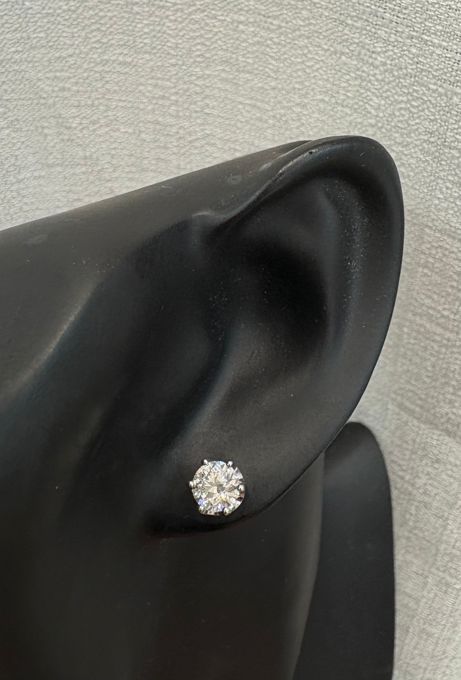 18K white gold earring studs
