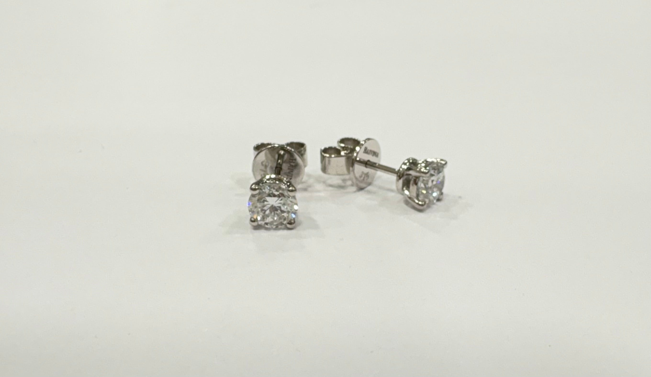 9K white gold earring studs