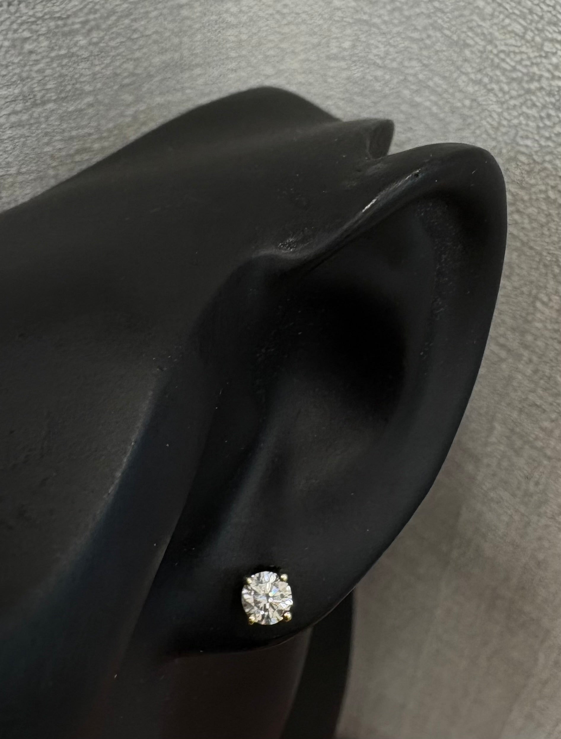 9K yellow gold earring studs