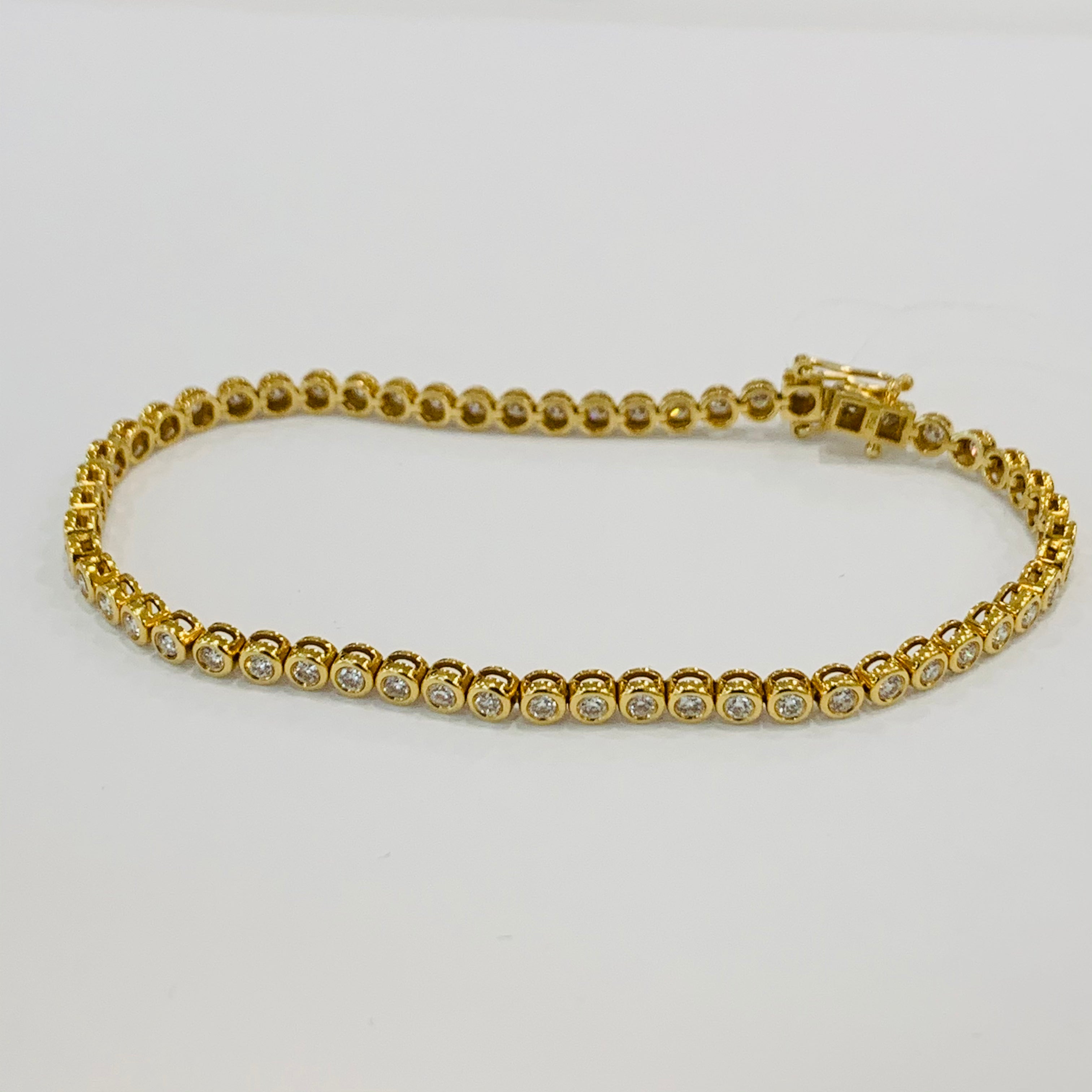 18K Yellow Gold Diamonds Bracelet