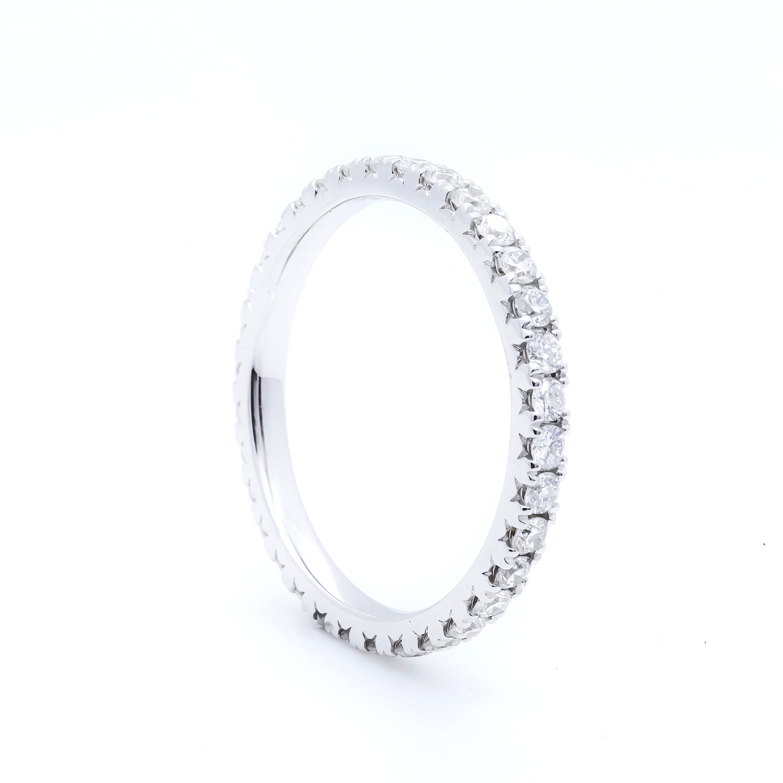 RING | 18K White Gold Diamond Ring with 32 Sparkling Diamonds