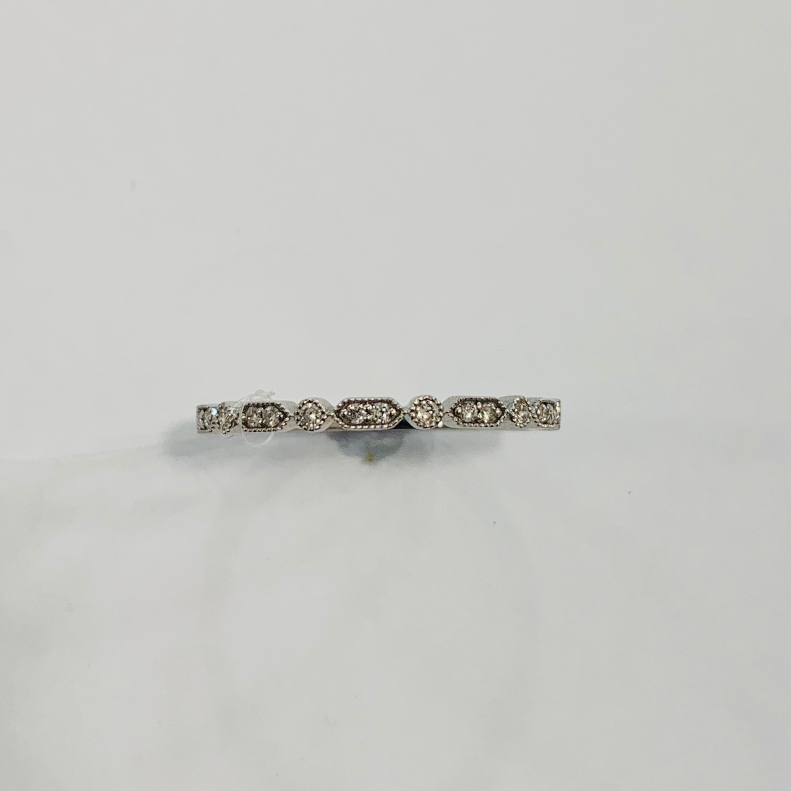 RING | 18K White Gold Devon Design with 22 Sparkling Diamonds