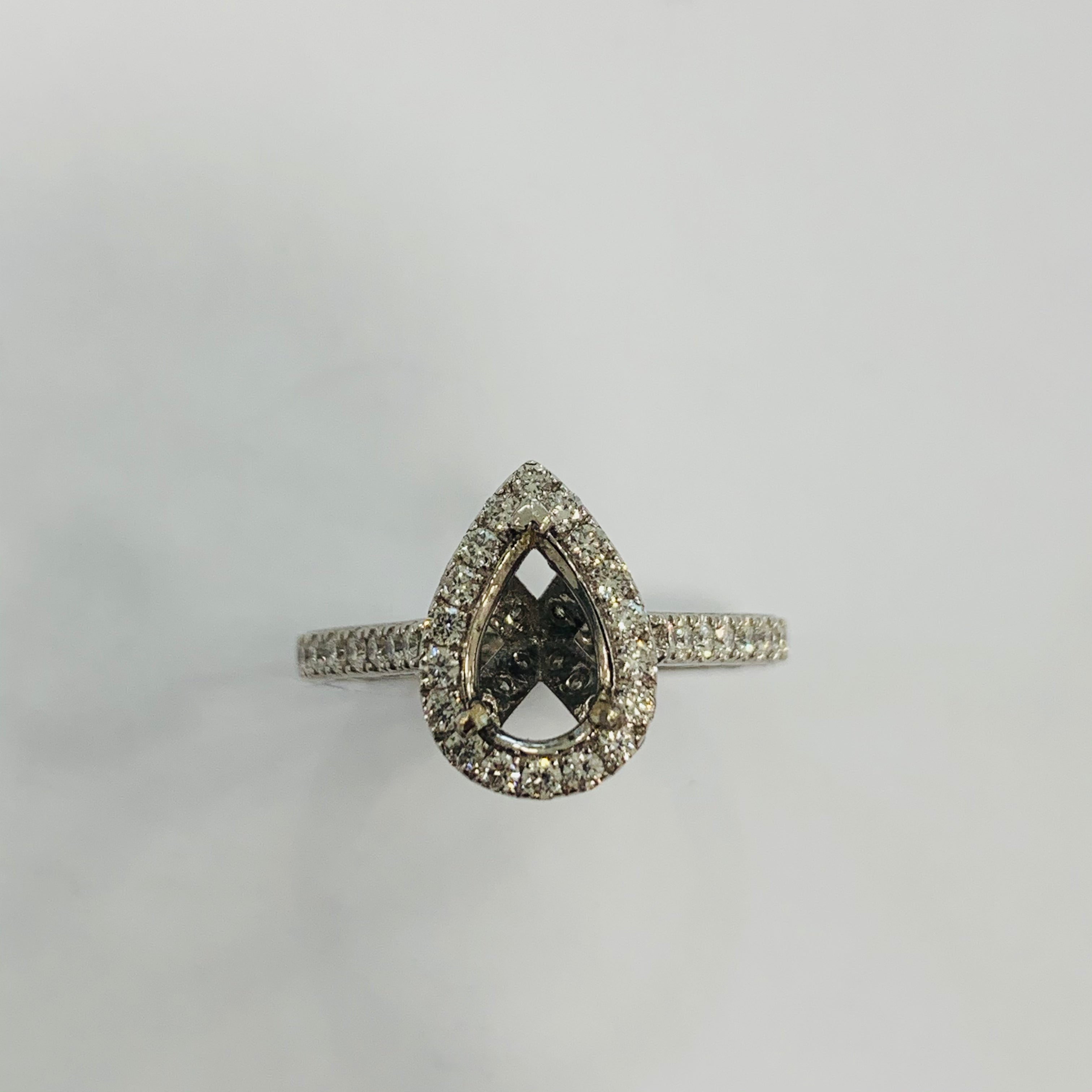 RING | 18K White Gold Pear Diamonds Ring