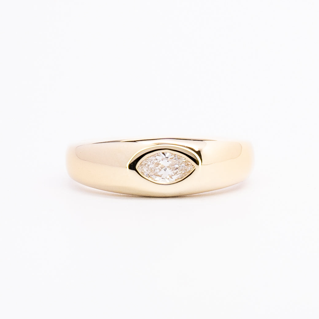 Ring | 9 Karat Yellow Gold | Lab-created Diamond