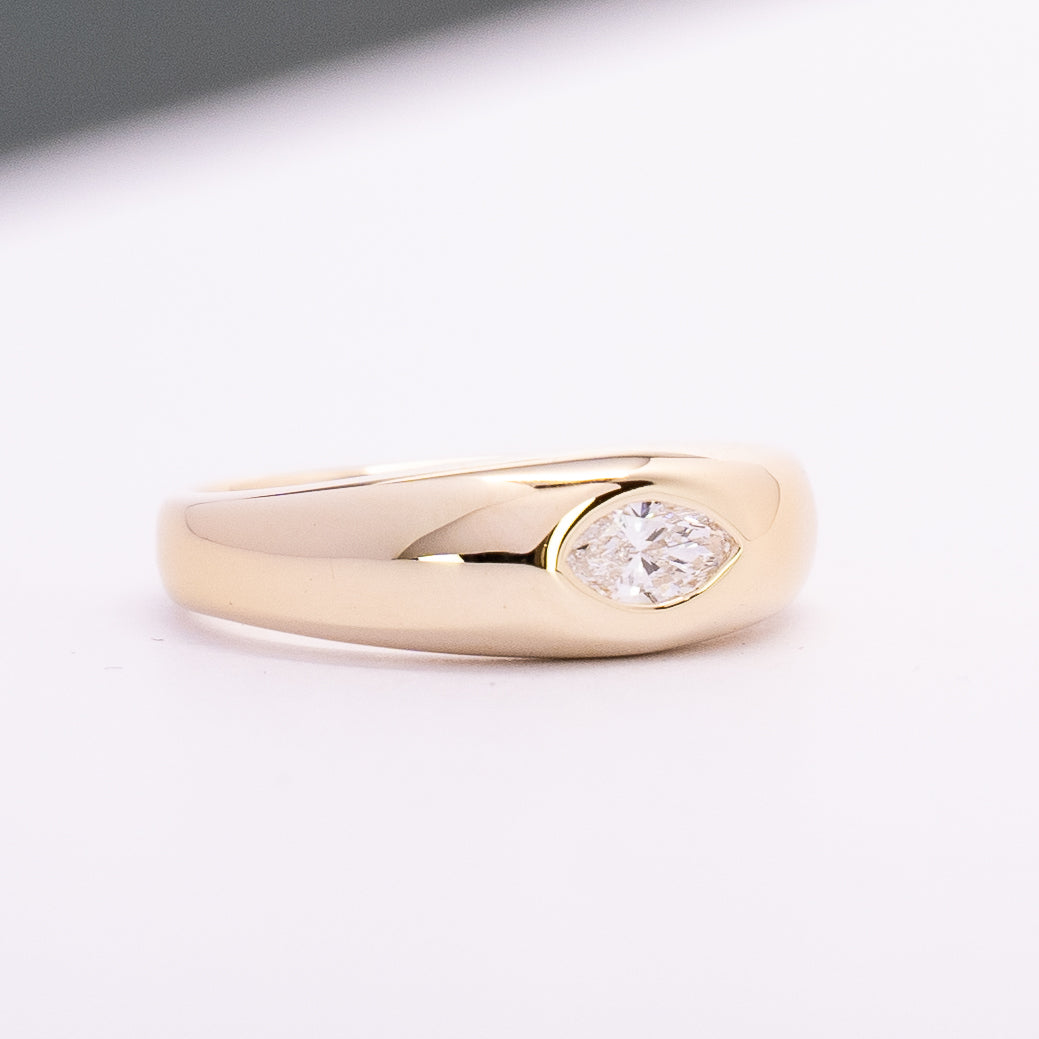 Ring | 9 Karat Yellow Gold | Lab-created Diamond