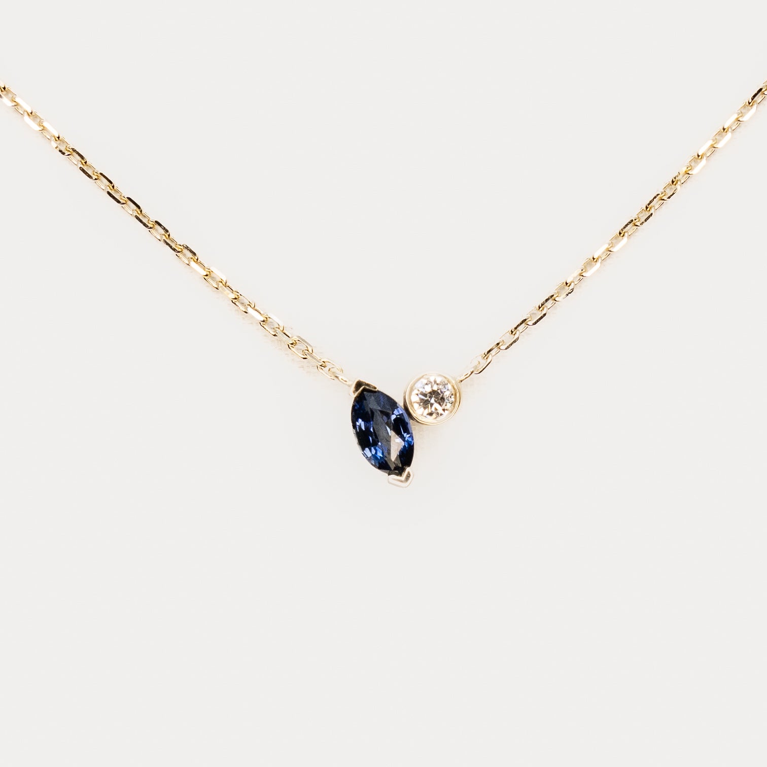 Necklace | Natural Sapphire and Diamond | 9 Karat Gold