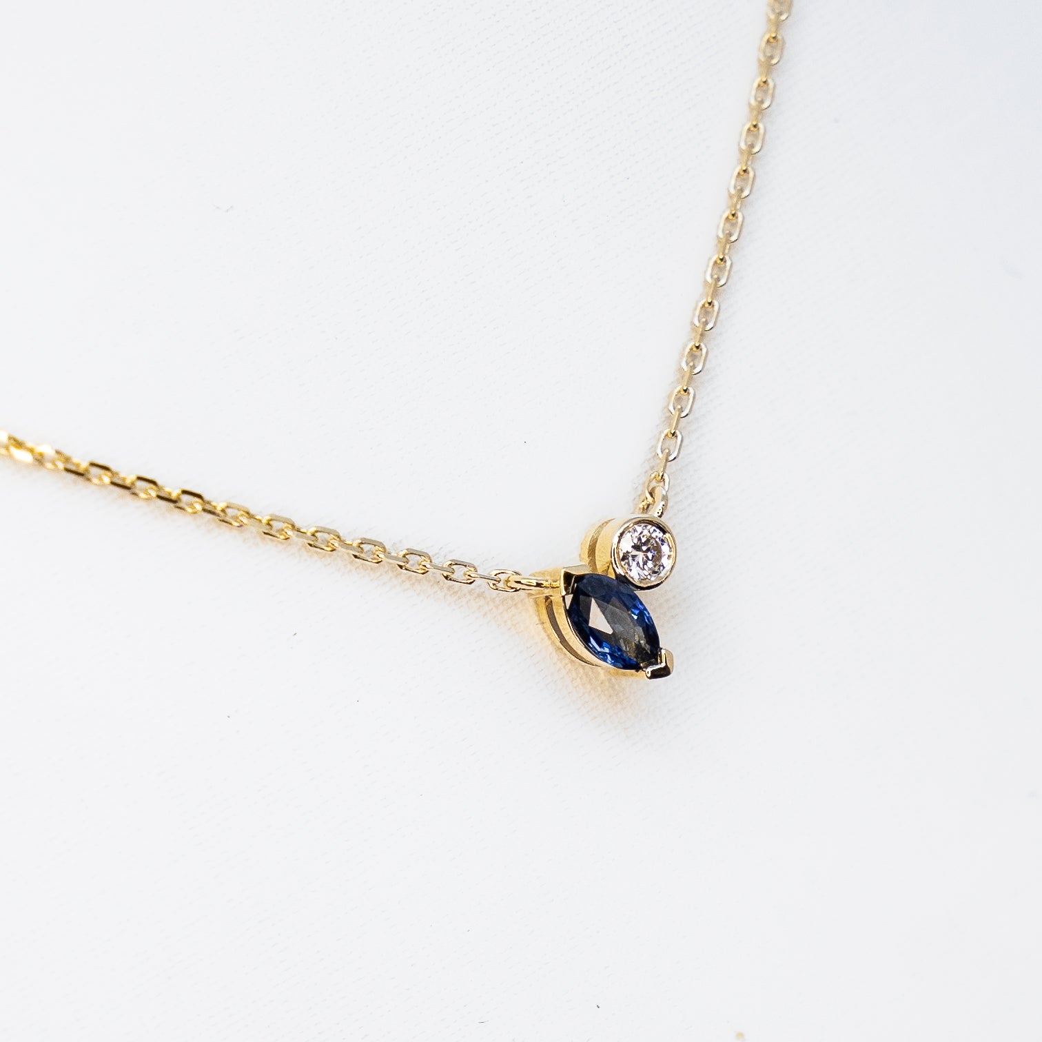 Necklace | Natural Sapphire and Diamond | 9 Karat Gold