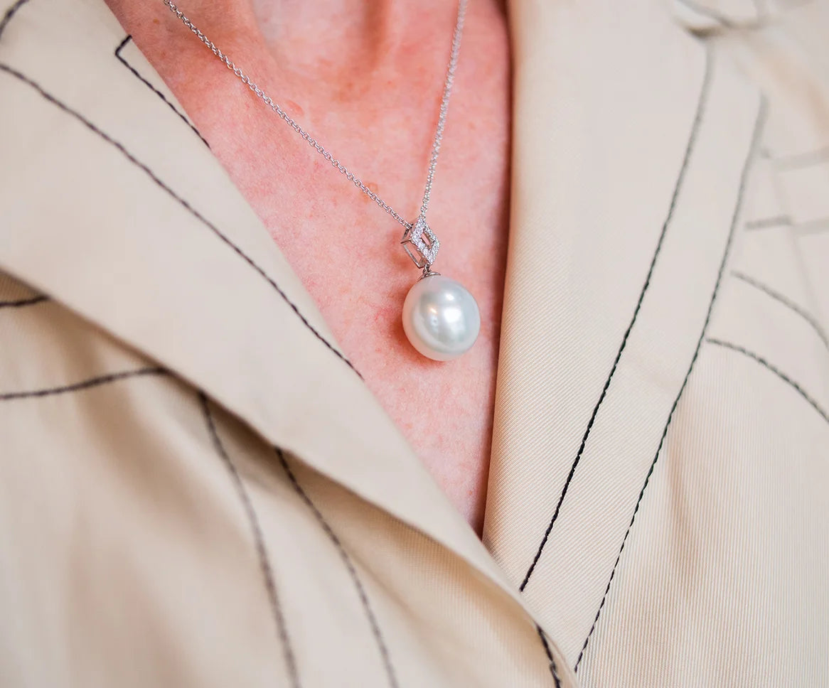 18K White Gold Diamonds South Sea Pearl Pendant Necklace