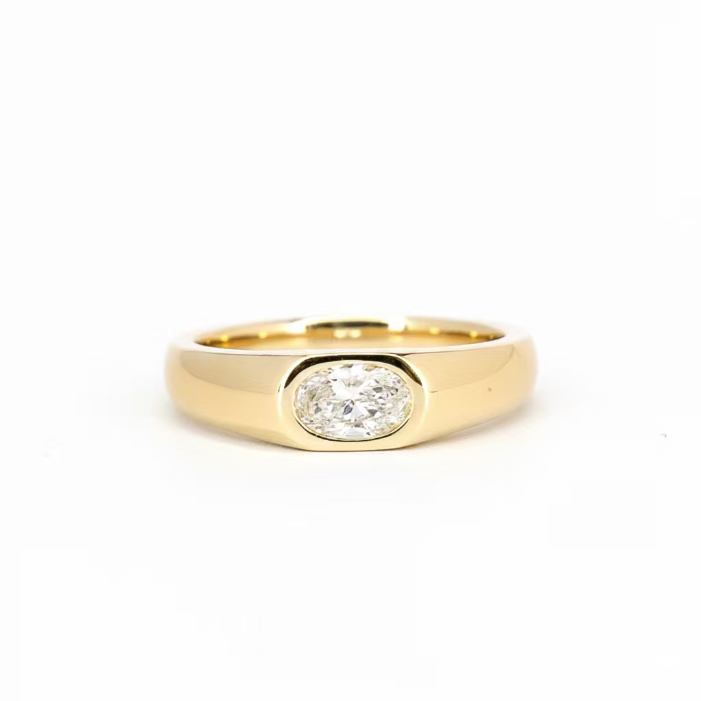 Signet Ring | 9 Karat Yellow Gold | Lab-created Diamond | Oval 0.45ct