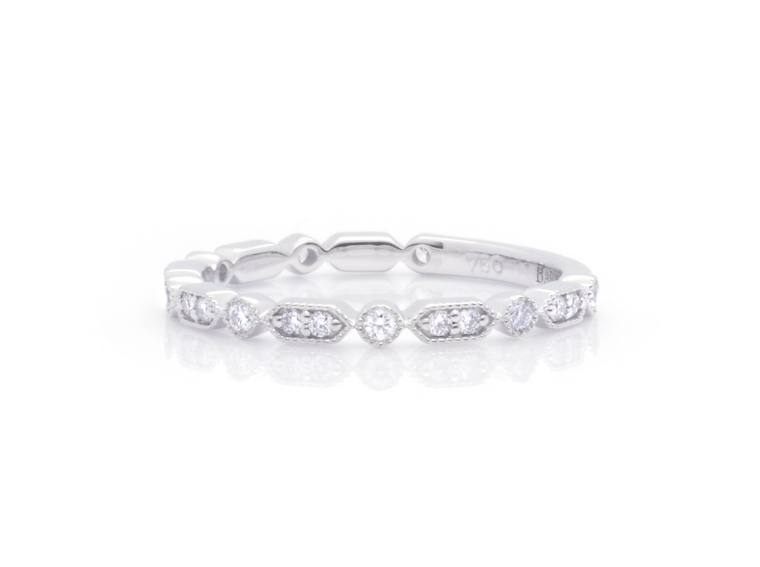 RING | 18K White Gold Devon Design with 22 Sparkling Diamonds